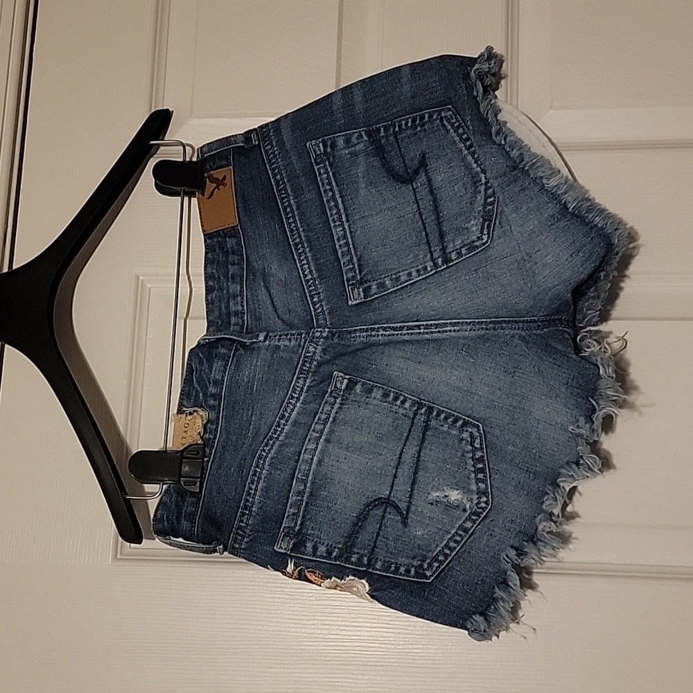 American Eagle 4 vintage embroidered shorts - Picture 2 of 3